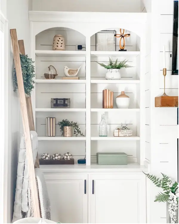 There are a variety of sizes used in her shelf styling.