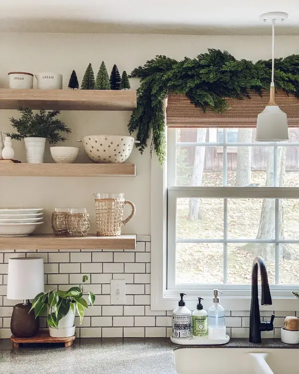 7 Simple Ways to Decorate the Kitchen for Christmas