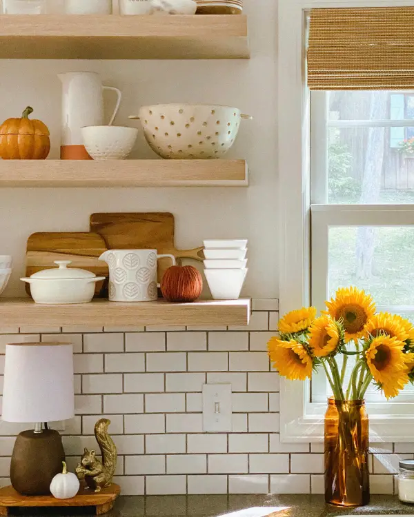 A little lamp and a vase of flowers are great kitchen counter decor ideas