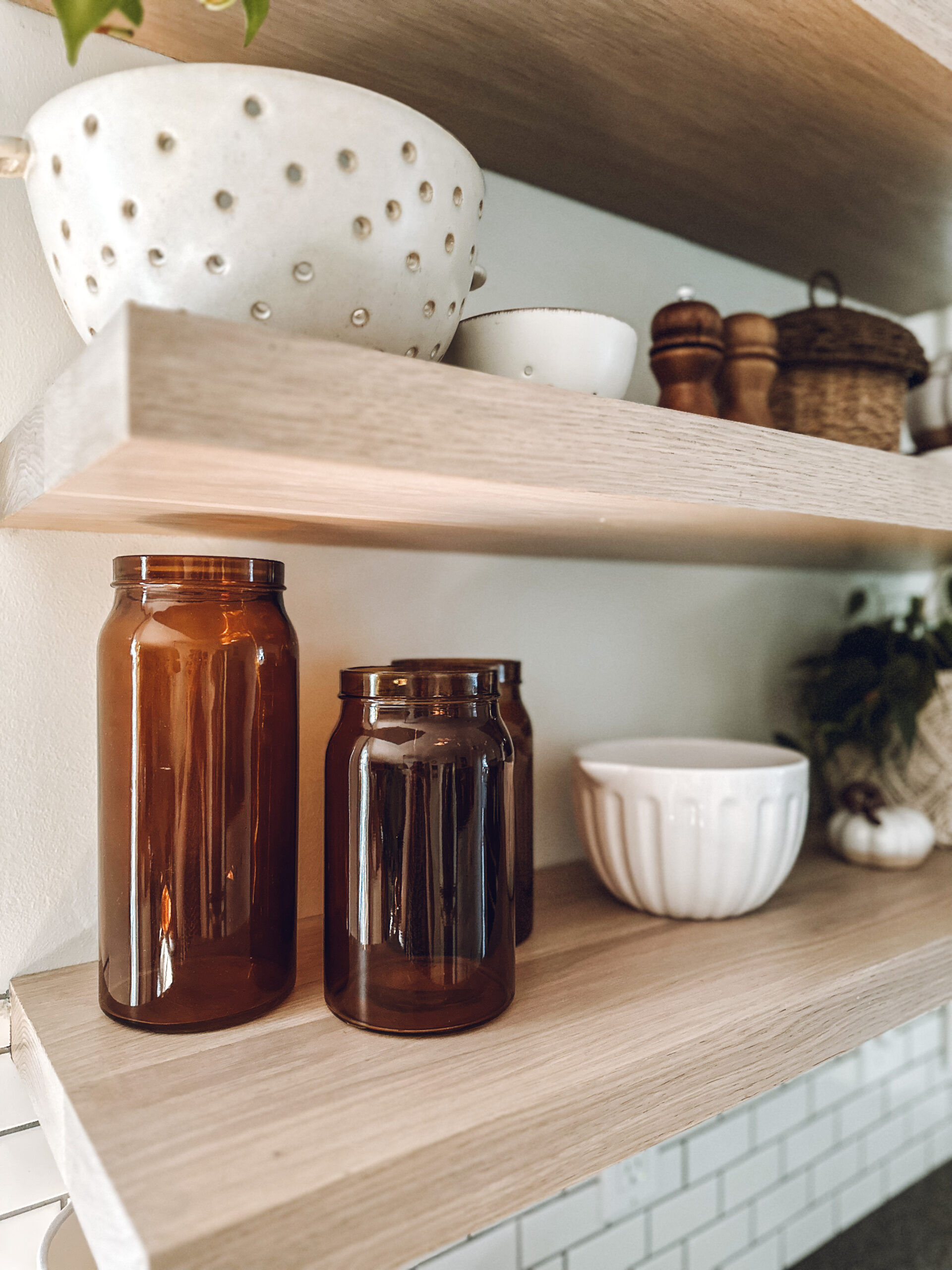 place amber glass jars on the kitchen shelf for fall